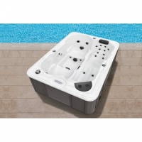 Спа бассейн Treesse Dubai Спа бассейн Treesse Dubai